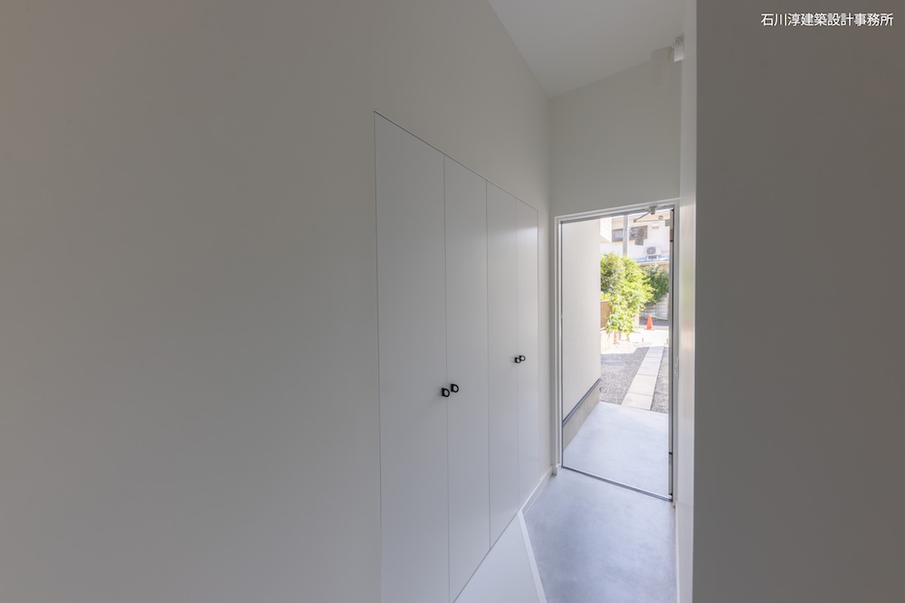 南道路へつながる玄関