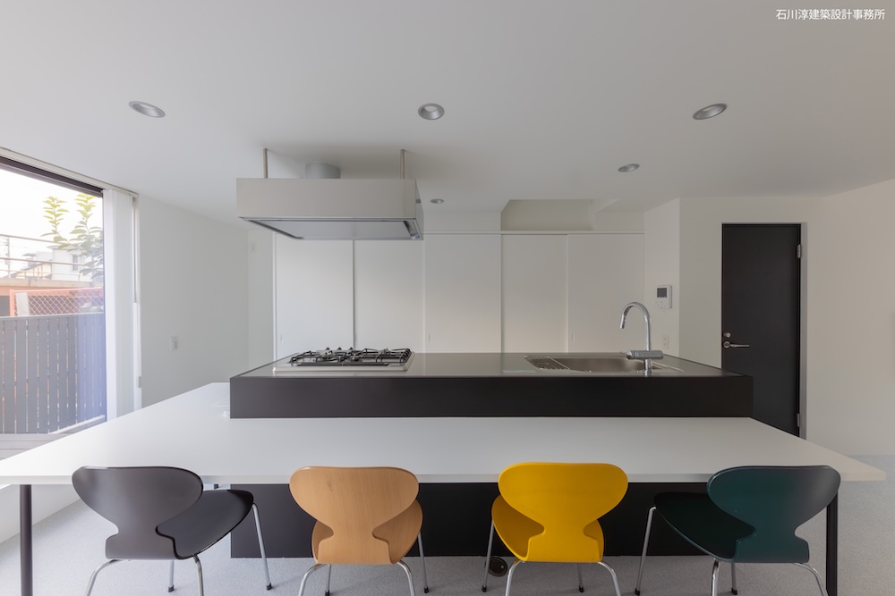 作り付けのダイニングテーブル