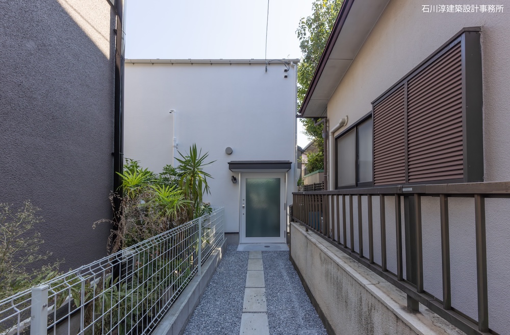 バイク収納室の出入口ドア