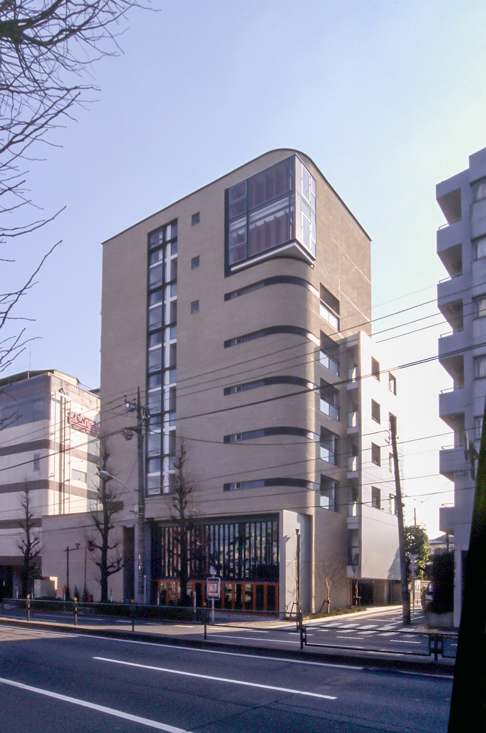 目黒通りに面した外観