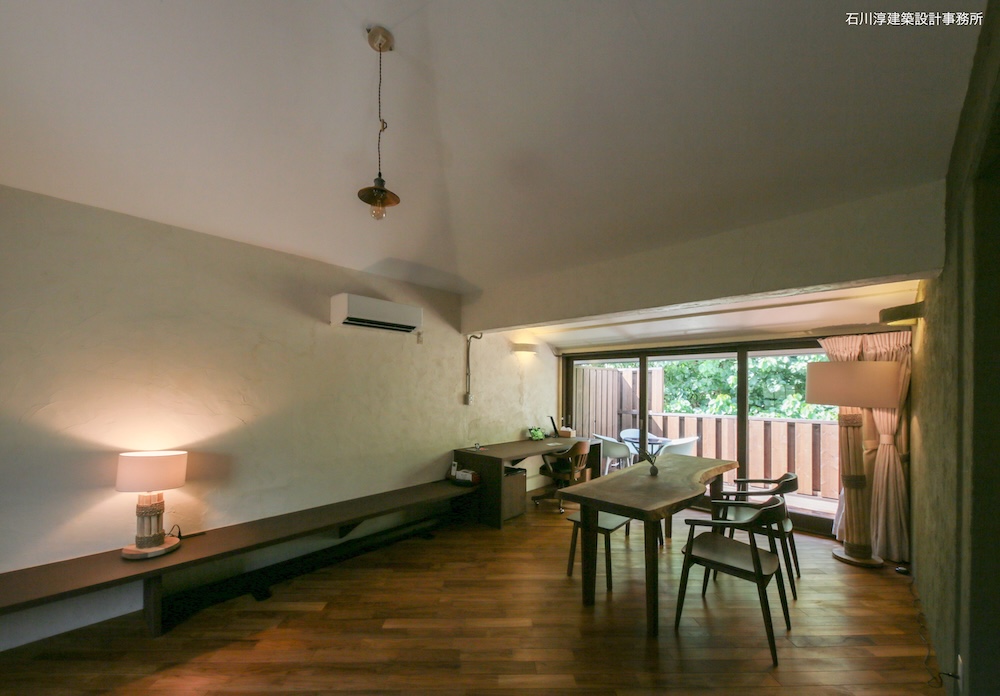 バルコニーに開くリビング