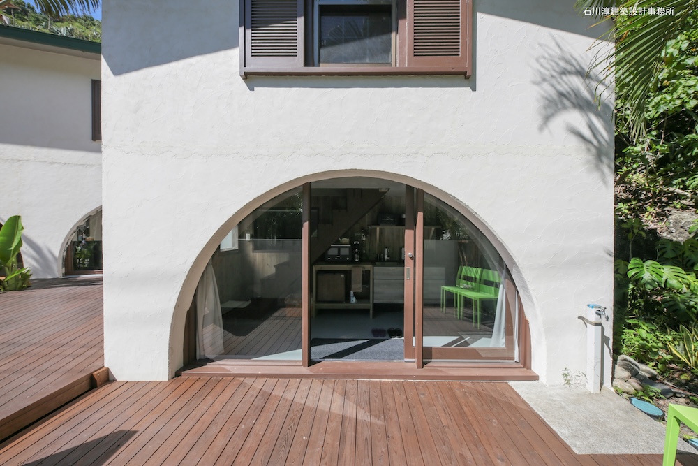 離れ棟の1階はキッチンスペースにリノベーション